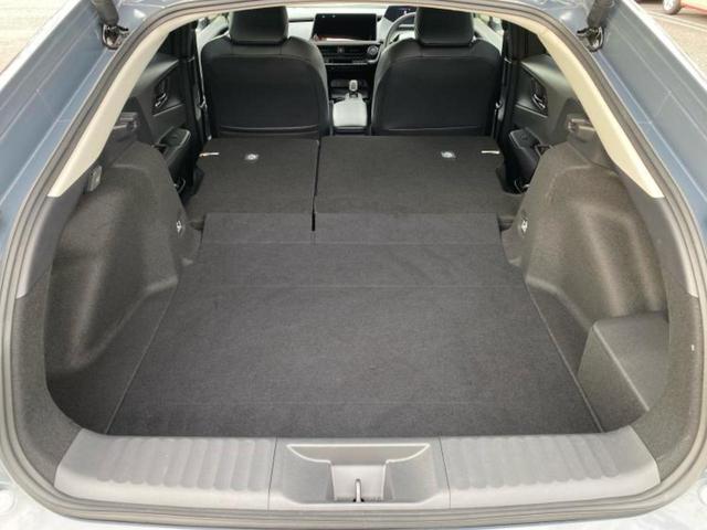 プリウス Ｚ　保証書／ディスプレイオーディオ＋ナビ／デジタルインナーミラー／トヨタセーフティセンス／シートヒーター　前席／パノラミックビューモニター／車線逸脱防止支援システム／シート　合皮　衝突被害軽減システム（19枚目）