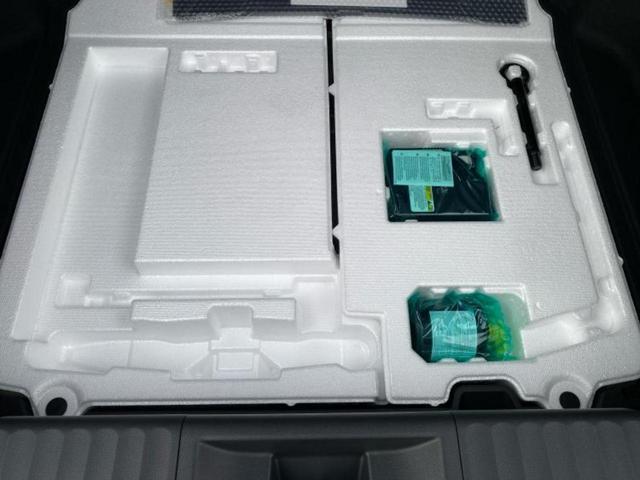 プリウス Ｚ　保証書／ディスプレイオーディオ＋ナビ／デジタルインナーミラー／トヨタセーフティセンス／シートヒーター　前席／パノラミックビューモニター／車線逸脱防止支援システム／シート　合皮　衝突被害軽減システム（24枚目）