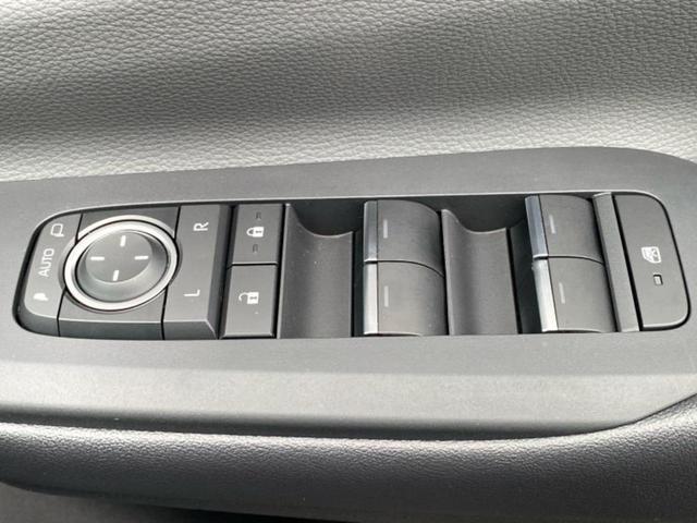 プリウス Ｚ　保証書／ディスプレイオーディオ＋ナビ／デジタルインナーミラー／トヨタセーフティセンス／シートヒーター　前席／パノラミックビューモニター／車線逸脱防止支援システム／シート　合皮　衝突被害軽減システム（27枚目）