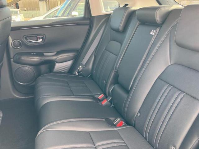 ＺＲ－Ｖ ｅＨＥＶ　Ｚ　保証書／ディスプレイオーディオ＋ナビ９インチ／ホンダセンシング／シートヒーター　前席／マルチビューカメラシステム／車線逸脱防止支援システム／シート　フルレザー／電動バックドア／登録済　革シート　禁煙車（7枚目）