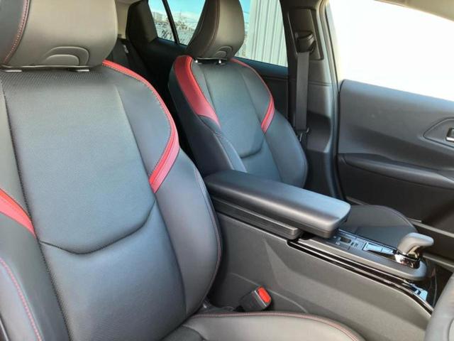 プリウス Z 新品タイヤ/パノラマルーフ/ディスプレイオーディオ12.3インチ/トヨタセーフティセンス/シートヒーター 前席/パノラミックビューモニター/車線逸脱防止支援システム/シート フルレザー 革シート(4枚目)