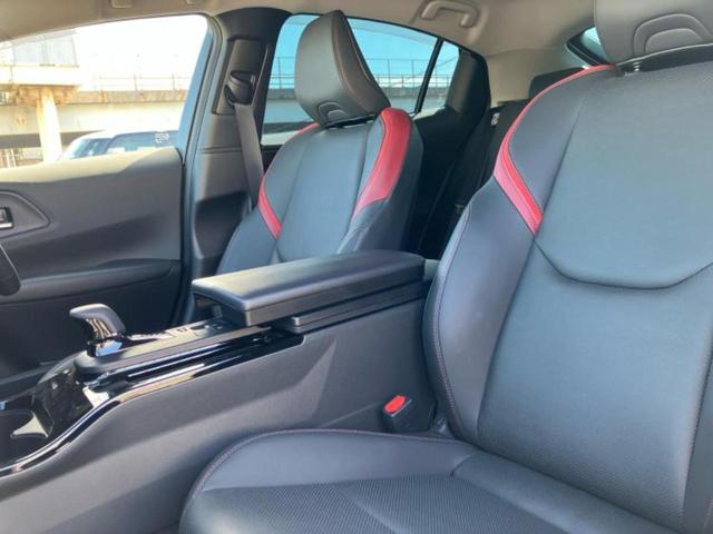 プリウス Z 新品タイヤ/パノラマルーフ/ディスプレイオーディオ12.3インチ/トヨタセーフティセンス/シートヒーター 前席/パノラミックビューモニター/車線逸脱防止支援システム/シート フルレザー 革シート(6枚目)