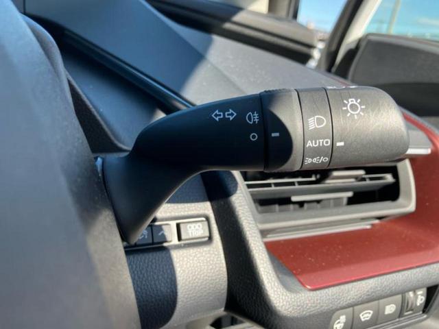 プリウス Z 新品タイヤ/パノラマルーフ/ディスプレイオーディオ12.3インチ/トヨタセーフティセンス/シートヒーター 前席/パノラミックビューモニター/車線逸脱防止支援システム/シート フルレザー 革シート(16枚目)