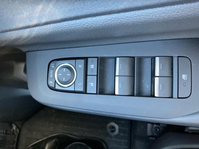 プリウス Z 新品タイヤ/パノラマルーフ/ディスプレイオーディオ12.3インチ/トヨタセーフティセンス/シートヒーター 前席/パノラミックビューモニター/車線逸脱防止支援システム/シート フルレザー 革シート(26枚目)