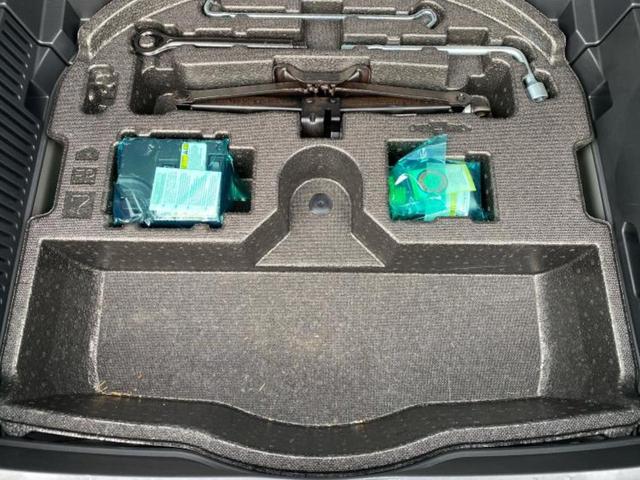 ハリアーハイブリッド Zレザーパッケージ 新品タイヤ/JBL/保証書/純正 SDナビ/デジタルインナーミラー/衝突安全装置/シートヒーター/パノラミックビューモニター/車線逸脱防止支援システム/シート 合皮/電動バックドア 全周囲カメラ(24枚目)