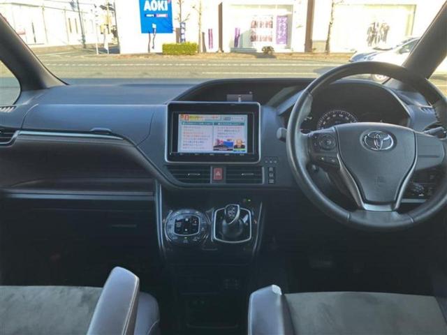 エスクァイア ハイブリッドＧｉプレミアムパッケージ　保証書／純正　９インチ　ＳＤナビ／フリップダウンモニター　純正　１２．１インチ／トヨタセーフティセンス／両側電動スライドドア／シートヒーター　前席／車線逸脱防止支援システム／シート　ハーフレザー（4枚目）