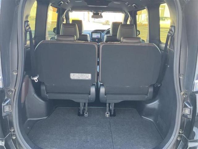 エスクァイア ハイブリッドＧｉプレミアムパッケージ　保証書／純正　９インチ　ＳＤナビ／フリップダウンモニター　純正　１２．１インチ／トヨタセーフティセンス／両側電動スライドドア／シートヒーター　前席／車線逸脱防止支援システム／シート　ハーフレザー（7枚目）