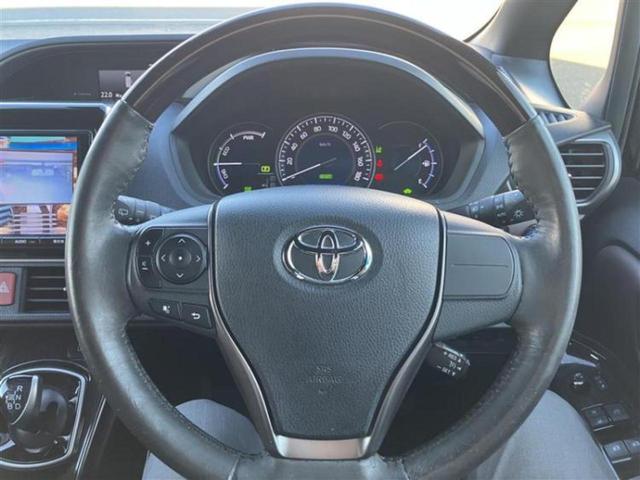 エスクァイア ハイブリッドＧｉプレミアムパッケージ　保証書／純正　９インチ　ＳＤナビ／フリップダウンモニター　純正　１２．１インチ／トヨタセーフティセンス／両側電動スライドドア／シートヒーター　前席／車線逸脱防止支援システム／シート　ハーフレザー（13枚目）