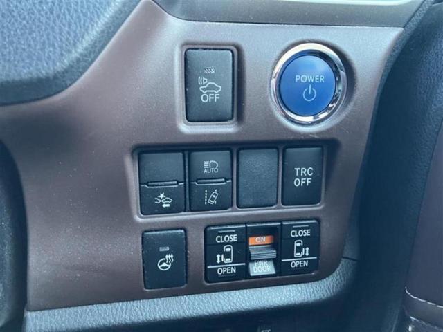 エスクァイア ハイブリッドＧｉプレミアムパッケージ　保証書／純正　９インチ　ＳＤナビ／フリップダウンモニター　純正　１２．１インチ／トヨタセーフティセンス／両側電動スライドドア／シートヒーター　前席／車線逸脱防止支援システム／シート　ハーフレザー（14枚目）