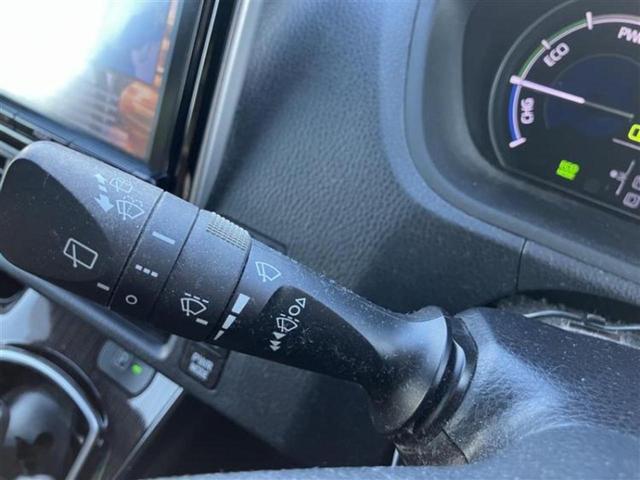 エスクァイア ハイブリッドＧｉプレミアムパッケージ　保証書／純正　９インチ　ＳＤナビ／フリップダウンモニター　純正　１２．１インチ／トヨタセーフティセンス／両側電動スライドドア／シートヒーター　前席／車線逸脱防止支援システム／シート　ハーフレザー（15枚目）