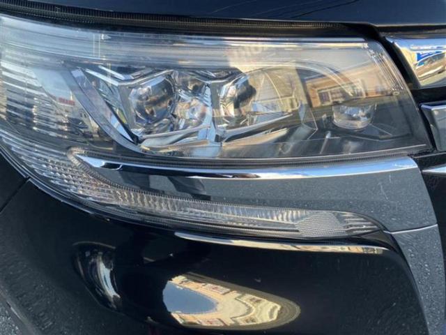 エスクァイア ハイブリッドＧｉプレミアムパッケージ　保証書／純正　９インチ　ＳＤナビ／フリップダウンモニター　純正　１２．１インチ／トヨタセーフティセンス／両側電動スライドドア／シートヒーター　前席／車線逸脱防止支援システム／シート　ハーフレザー（18枚目）