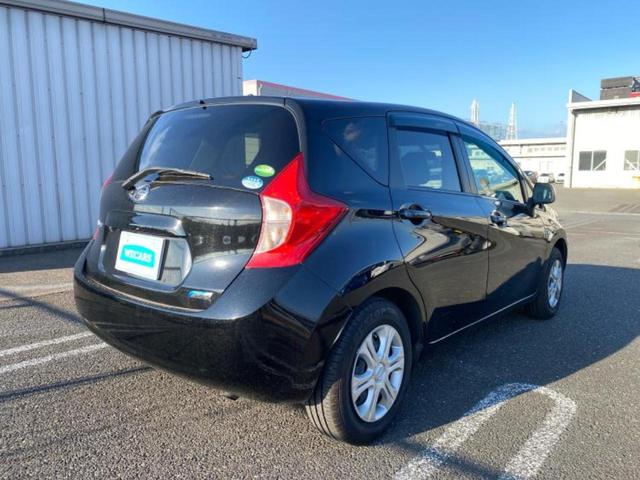 ノート Ｘ　ＤＩＧ－Ｓ　純正　ＳＤナビ／Ｂｌｕｅｔｏｏｔｈ接続／ＥＢＤ付ＡＢＳ／アイドリングストップ／地上波デジタルチューナー／ＤＶＤ／エアバッグ　運転席／エアバッグ　助手席／アルミホイール　純正　１４インチ　ＤＶＤ再生（3枚目）