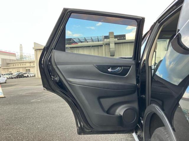 エクストレイル ２０Ｘ　新品タイヤ／純正　９インチ　ＳＤナビ／エマージェンシーブレーキ／シート　ハーフレザー／電動バックドア／ヘッドランプ　ＬＥＤ／Ｂｌｕｅｔｏｏｔｈ接続／ＥＴＣ／ＥＢＤ付ＡＢＳ／横滑り防止装置　バックカメラ（25枚目）