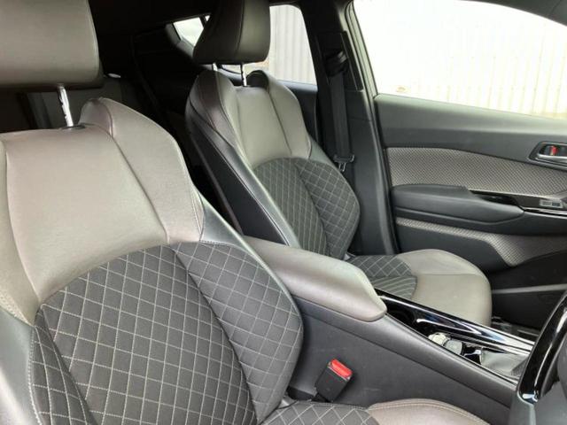 Ｃ－ＨＲ Ｇ　純正エアロ／保証書／ディスプレイオーディオ＋ナビ／衝突安全装置／シートヒーター　運転席／パノラミックビューモニター／車線逸脱防止支援システム／シート　ハーフレザー／ヘッドランプ　ＬＥＤ　全周囲カメラ（4枚目）