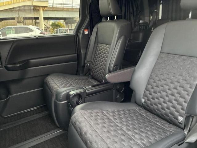 ヴォクシー ハイブリッドＳ－Ｚ　新品タイヤ／ディスプレイオーディオ＋ナビ１０インチ／フリップダウンモニター　純正　１４インチ／衝突安全装置／両側電動スライドドア／シートヒーター／車線逸脱防止支援システム／シート　合皮　バックカメラ（8枚目）