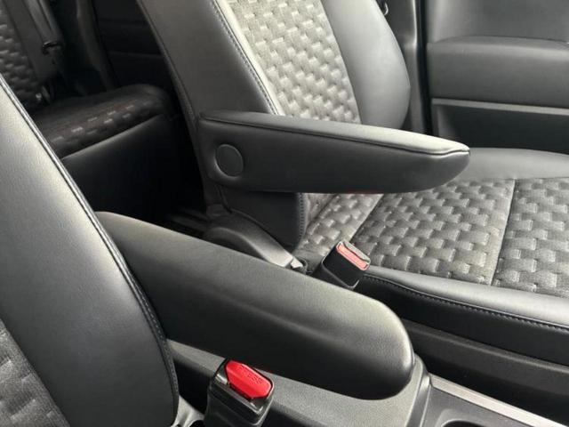 ヴォクシー ハイブリッドＳ－Ｚ　新品タイヤ／ディスプレイオーディオ＋ナビ１０インチ／フリップダウンモニター　純正　１４インチ／衝突安全装置／両側電動スライドドア／シートヒーター／車線逸脱防止支援システム／シート　合皮　バックカメラ（32枚目）