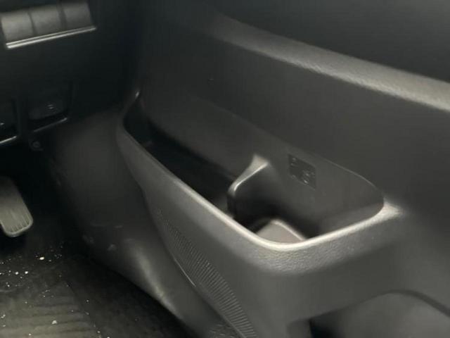 ヴォクシー ハイブリッドＳ－Ｚ　新品タイヤ／ディスプレイオーディオ＋ナビ１０インチ／フリップダウンモニター　純正　１４インチ／衝突安全装置／両側電動スライドドア／シートヒーター／車線逸脱防止支援システム／シート　合皮　バックカメラ（41枚目）