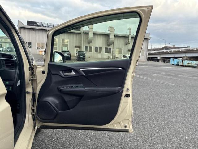 フィット １３Ｇ・Ｆコンフォートエディション　新品タイヤ／純正　ＳＤナビ／ホンダセンシング／シートヒーター　前席／車線逸脱防止支援システム／ヘッドランプ　ＬＥＤ／ＵＳＢジャック／Ｂｌｕｅｔｏｏｔｈ接続／ＨＤＭＩ接続／ＥＴＣ／ＥＢＤ付ＡＢＳ（20枚目）