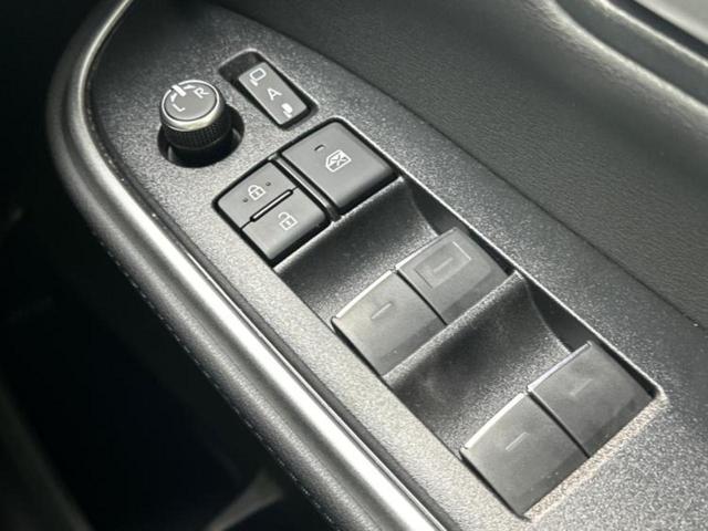 ヴォクシー Ｓ－Ｚ　★★★ディスプレイオーディオ＋ナビ１０．５インチ／トヨタセーフティセンス／両側電動スライドドア／シートヒーター　前席／車線逸脱防止支援システム／パーキングアシスト　バックガイド　衝突被害軽減システム（30枚目）