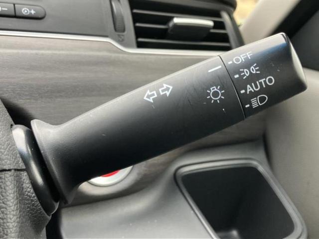 フリード Gホンダセンシング 新品タイヤ/保証書/純正 SDナビ/フリップダウンモニター 純正 9インチ/ホンダセンシング/両側電動スライドドア/車線逸脱防止支援システム/シート ハーフレザー/ヘッドランプ LED バックカメラ(17枚目)