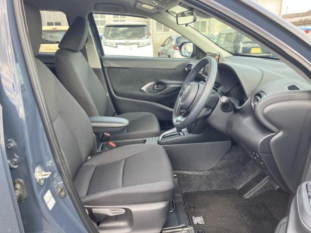 ヤリスクロス ハイブリッドＧ　ディスプレイオーディオ＋ナビ／衝突安全装置／パノラミックビューモニター／車線逸脱防止支援システム／ＵＳＢジャック／Ｂｌｕｅｔｏｏｔｈ接続／ＨＤＭＩ接続／ＥＴＣ／ＥＢＤ付ＡＢＳ／横滑り防止装置（4枚目）