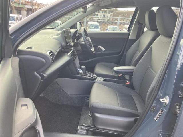 ヤリスクロス ハイブリッドＧ　ディスプレイオーディオ＋ナビ／衝突安全装置／パノラミックビューモニター／車線逸脱防止支援システム／ＵＳＢジャック／Ｂｌｕｅｔｏｏｔｈ接続／ＨＤＭＩ接続／ＥＴＣ／ＥＢＤ付ＡＢＳ／横滑り防止装置（6枚目）