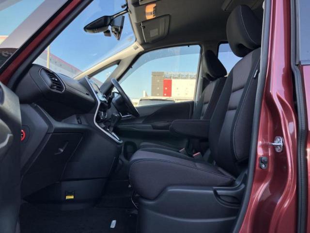 セレナ ハイウェイスターＶセレクション　保証書／純正　９インチ　ＳＤナビ／フリップダウンモニター／衝突安全装置／両側電動スライドドア／アラウンドビューモニター／車線逸脱防止支援システム／ドライブレコーダー　社外／ヘッドランプ　ＬＥＤ　禁煙車（6枚目）