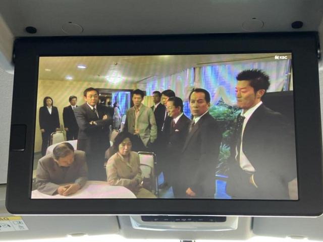 セレナ ハイウェイスターＶセレクション　保証書／純正　９インチ　ＳＤナビ／フリップダウンモニター／衝突安全装置／両側電動スライドドア／アラウンドビューモニター／車線逸脱防止支援システム／ドライブレコーダー　社外／ヘッドランプ　ＬＥＤ　禁煙車（12枚目）