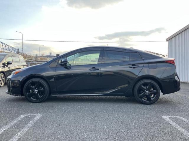 プリウス Ｓツーリングセレクションブラックエディション　ディスプレイオーディオ＋ナビ／衝突安全装置／シートヒーター　前席／車線逸脱防止支援システム／シート　合皮／ヘッドランプ　ＬＥＤ／Ｂｌｕｅｔｏｏｔｈ接続／ＥＴＣ／ＥＢＤ付ＡＢＳ　衝突被害軽減システム（2枚目）