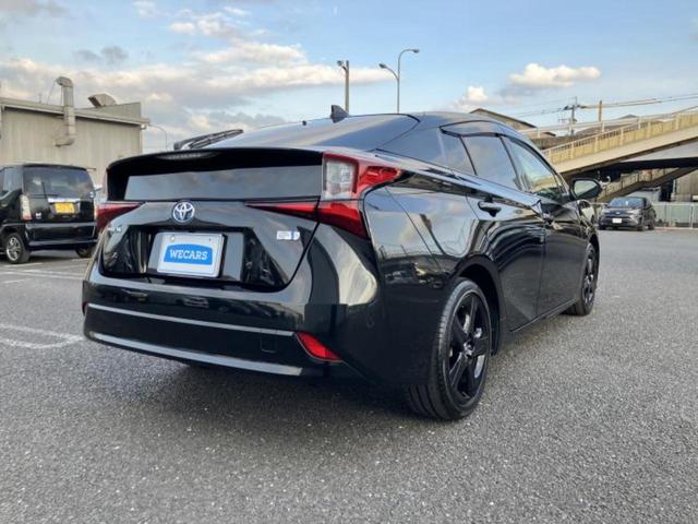 プリウス Ｓツーリングセレクションブラックエディション　ディスプレイオーディオ＋ナビ／衝突安全装置／シートヒーター　前席／車線逸脱防止支援システム／シート　合皮／ヘッドランプ　ＬＥＤ／Ｂｌｕｅｔｏｏｔｈ接続／ＥＴＣ／ＥＢＤ付ＡＢＳ　衝突被害軽減システム（3枚目）