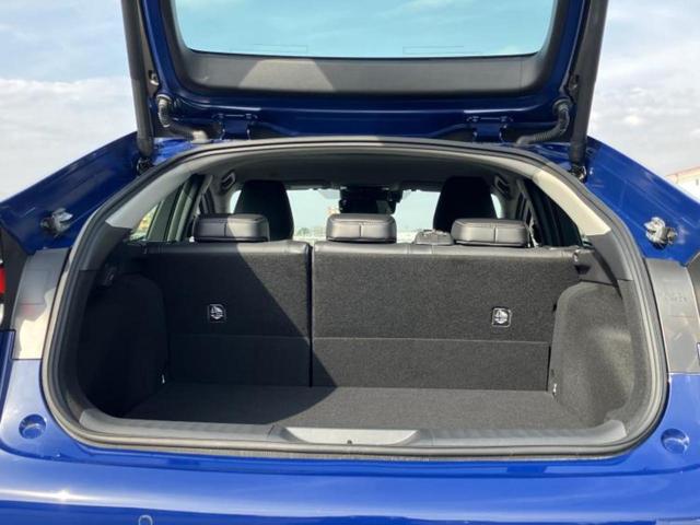 プリウス Ｚ　新品タイヤ／保証書／ディスプレイオーディオ＋ナビ１２．３インチ／デジタルインナーミラー／トヨタセーフティセンス／シートヒーター　前席／パノラミックビューモニター／車線逸脱防止支援システム　全周囲カメラ（8枚目）