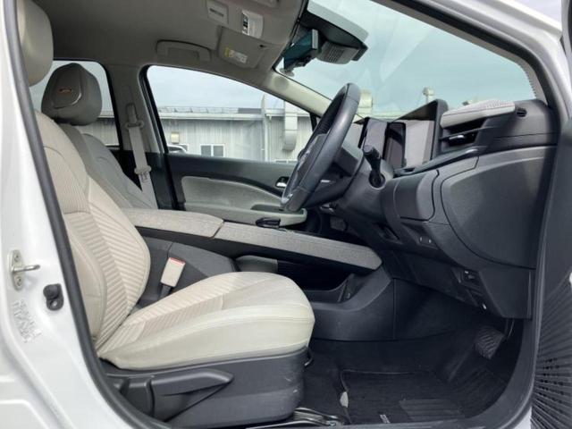 オーラ Ｇレザーエディション　新品タイヤ／ＢＯＳＥ／保証書／純正　ＳＤナビ／インテリジェントルームミラー／エマージェンシーブレーキ／シートヒーター　前席／全方位モニター／車線逸脱防止支援システム／シート　合皮／プロパイロット（4枚目）