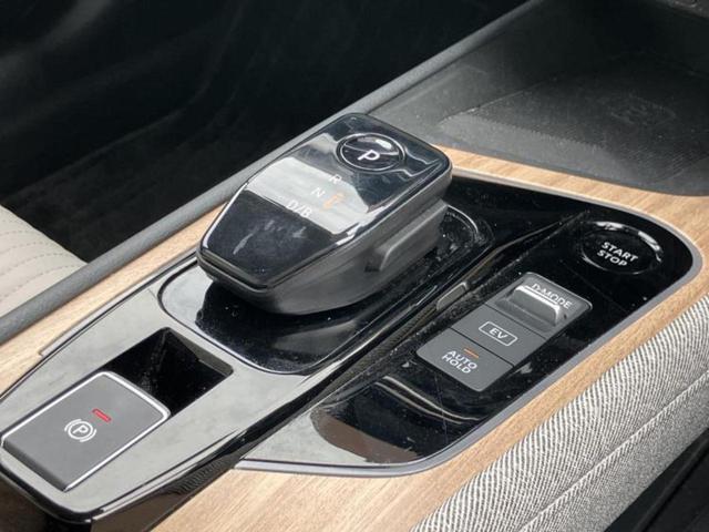 オーラ Ｇレザーエディション　新品タイヤ／ＢＯＳＥ／保証書／純正　ＳＤナビ／インテリジェントルームミラー／エマージェンシーブレーキ／シートヒーター　前席／全方位モニター／車線逸脱防止支援システム／シート　合皮／プロパイロット（17枚目）