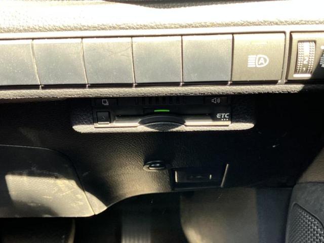 カローラツーリング ダブルバイビー　新品タイヤ／純正エアロ／保証書／ディスプレイオーディオ８インチ／トヨタセーフティセンス／車線逸脱防止支援システム／シート　ハーフレザー／ドライブレコーダー　純正／ヘッドランプ　ＬＥＤ　フルエアロ（17枚目）