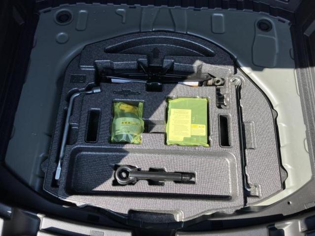 カローラツーリング ダブルバイビー　新品タイヤ／純正エアロ／保証書／ディスプレイオーディオ８インチ／トヨタセーフティセンス／車線逸脱防止支援システム／シート　ハーフレザー／ドライブレコーダー　純正／ヘッドランプ　ＬＥＤ　フルエアロ（24枚目）