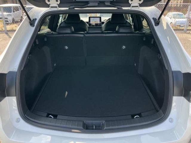 カローラツーリング ハイブリッドダブルバイビー　新品タイヤ／エアロ／保証書／ディスプレイオーディオ＋ナビ８インチ／トヨタセーフティセンス／シートヒーター　前席／車線逸脱防止支援システム／シート　ハーフレザー／ドライブレコーダー　前後　フルエアロ（8枚目）