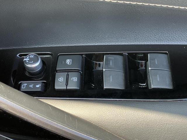 カローラツーリング ハイブリッドダブルバイビー　新品タイヤ／エアロ／保証書／ディスプレイオーディオ＋ナビ８インチ／トヨタセーフティセンス／シートヒーター　前席／車線逸脱防止支援システム／シート　ハーフレザー／ドライブレコーダー　前後　フルエアロ（27枚目）