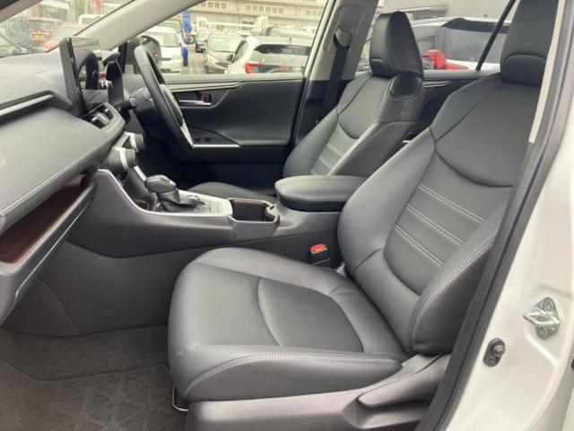 RAV4 4WD G Zパッケージ 保証書/ディスプレイオーディオ+ナビ/デジタルインナーミラー/衝突安全装置/シートヒーター/車線逸脱防止支援システム/シート ハーフレザー/電動バックドア/ヘッドランプ LED/ETC バックカメラ(6枚目)