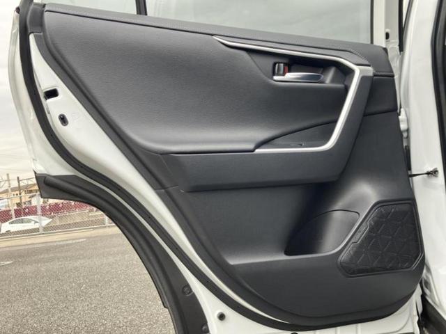 RAV4 4WD G Zパッケージ 保証書/ディスプレイオーディオ+ナビ/デジタルインナーミラー/衝突安全装置/シートヒーター/車線逸脱防止支援システム/シート ハーフレザー/電動バックドア/ヘッドランプ LED/ETC バックカメラ(23枚目)