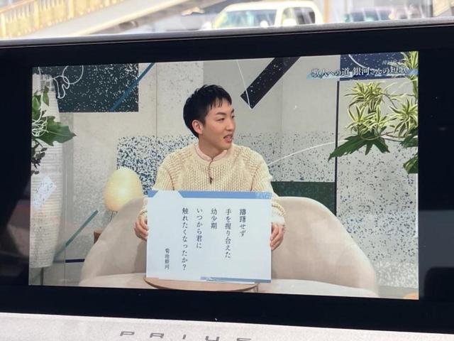 プリウス Ｚ　保証書／純正　ＳＤナビ／デジタルインナーミラー／衝突安全装置／シートヒーター／全方位モニター／車線逸脱防止支援システム／シート　ハーフレザー／パーキングアシスト　自動操舵／電動バックドア　全周囲カメラ（12枚目）