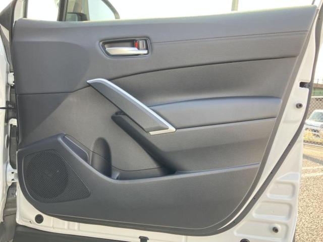 カローラクロス ハイブリッドZ ガラスルーフ/保証書/ディスプレイオーディオ+ナビ10インチ/トヨタセーフティセンス/シートヒーター 前席/パノラミックビューモニター/車線逸脱防止支援システム/シート ハーフレザー 全周囲カメラ(20枚目)