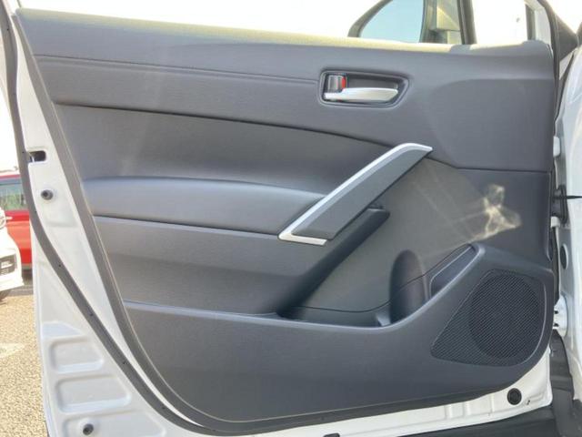 カローラクロス ハイブリッドZ ガラスルーフ/保証書/ディスプレイオーディオ+ナビ10インチ/トヨタセーフティセンス/シートヒーター 前席/パノラミックビューモニター/車線逸脱防止支援システム/シート ハーフレザー 全周囲カメラ(22枚目)