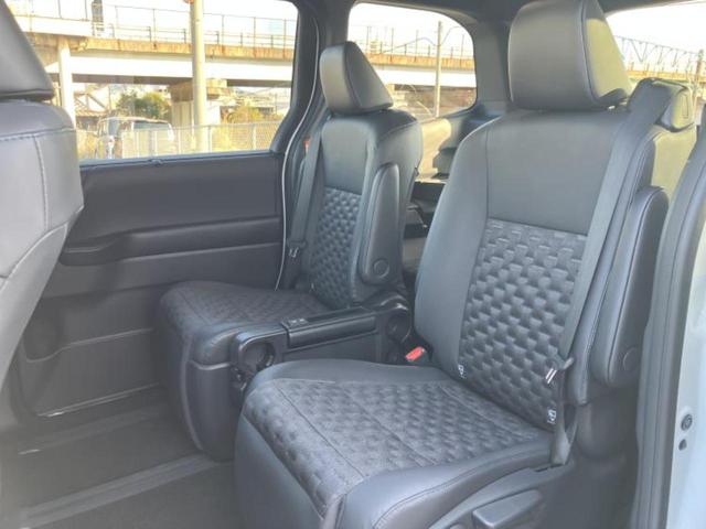 ヴォクシー ハイブリッドＳ－Ｚ　保証書／純正　１０インチ　ＳＤナビ／フリップダウンモニター／衝突安全装置／両側電動スライドドア／シートヒーター／パノラミックビューモニター／車線逸脱防止支援システム／シート　合皮　衝突被害軽減システム（7枚目）