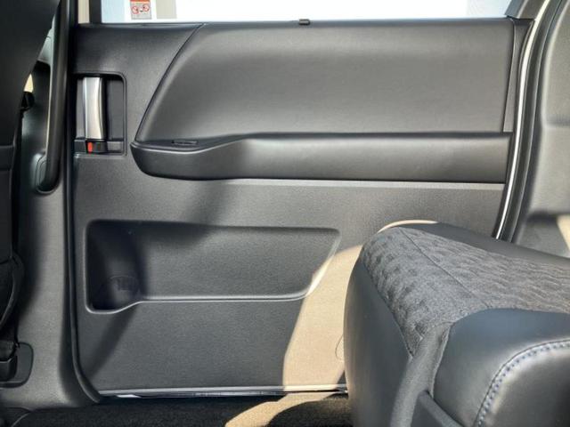 ヴォクシー ハイブリッドＳ－Ｚ　保証書／純正　１０インチ　ＳＤナビ／フリップダウンモニター／衝突安全装置／両側電動スライドドア／シートヒーター／パノラミックビューモニター／車線逸脱防止支援システム／シート　合皮　衝突被害軽減システム（21枚目）