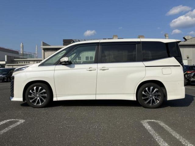 ヴォクシー ハイブリッドＳ－Ｚ　新品タイヤ／純正　１０インチ　ＳＤナビ／フリップダウンモニター　純正　１４インチ／衝突安全装置／両側電動スライドドア／シートヒーター　前席／パノラミックビューモニター／車線逸脱防止支援システム（2枚目）