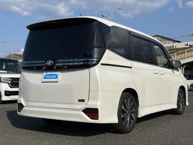 ヴォクシー ハイブリッドＳ－Ｚ　新品タイヤ／純正　１０インチ　ＳＤナビ／フリップダウンモニター　純正　１４インチ／衝突安全装置／両側電動スライドドア／シートヒーター　前席／パノラミックビューモニター／車線逸脱防止支援システム（3枚目）