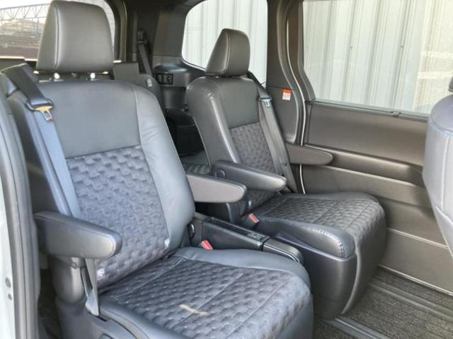 ヴォクシー ハイブリッドＳ－Ｚ　新品タイヤ／純正　１０インチ　ＳＤナビ／フリップダウンモニター　純正　１４インチ／衝突安全装置／両側電動スライドドア／シートヒーター　前席／パノラミックビューモニター／車線逸脱防止支援システム（5枚目）