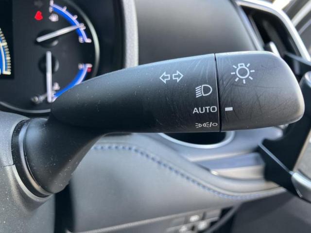 ヴォクシー ハイブリッドＳ－Ｚ　新品タイヤ／純正　１０インチ　ＳＤナビ／フリップダウンモニター　純正　１４インチ／衝突安全装置／両側電動スライドドア／シートヒーター　前席／パノラミックビューモニター／車線逸脱防止支援システム（17枚目）