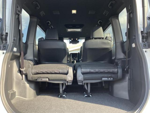 ヴォクシー ハイブリッドＳ－Ｚ　新品タイヤ／純正　１０インチ　ＳＤナビ／フリップダウンモニター　純正　１４インチ／衝突安全装置／両側電動スライドドア／シートヒーター　前席／パノラミックビューモニター／車線逸脱防止支援システム（19枚目）