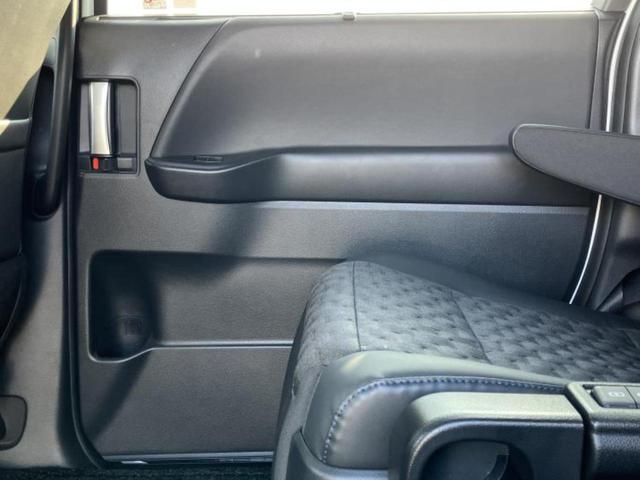 ヴォクシー ハイブリッドＳ－Ｚ　新品タイヤ／純正　１０インチ　ＳＤナビ／フリップダウンモニター　純正　１４インチ／衝突安全装置／両側電動スライドドア／シートヒーター　前席／パノラミックビューモニター／車線逸脱防止支援システム（21枚目）